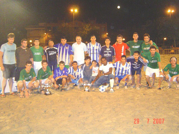 EL EQUIPO TAL CUAL SE PROCLAMA CAMPEÓN EN EL III TORNEO DE FÚTBOL PLAYA CIUDAD DE TOTANA, Foto 1