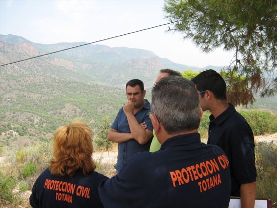 AUTORIDADES MUNICIPALES VISITAN A LAS PATRULLAS MÓVILES DE VIGILANCIA FORESTAL DE PROTECCIÓN CIVIL DE TOTANA EN SIERRA ESPUÑA, Foto 2