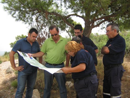 AUTORIDADES MUNICIPALES VISITAN A LAS PATRULLAS MÓVILES DE VIGILANCIA FORESTAL DE PROTECCIÓN CIVIL DE TOTANA EN SIERRA ESPUÑA, Foto 3