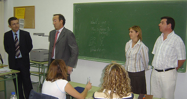AUTORIDADES EDUCATIVAS REALIZAN UNA VISITA EN LA APERTURA DEL CURSO EN LA NUEVA ESCUELA OFICIAL DE IDIOMAS DE TOTANA   , Foto 1