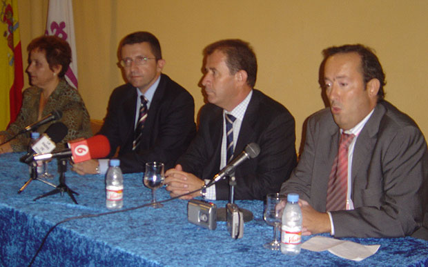 AUTORIDADES EDUCATIVAS REALIZAN UNA VISITA EN LA APERTURA DEL CURSO EN LA NUEVA ESCUELA OFICIAL DE IDIOMAS DE TOTANA   , Foto 3