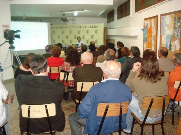 Cerca de un 3% de totaneros tendrán una gran dependencia a corto plazo, según el doctor en sociología y profesor de la Escuela de Trabajo Social, Enrique Pastor, Foto 1