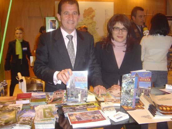 RUTAS DE SENDERISMO Y PARAJE DE LA SANTA, PRINCIPALES ATRACTIVOS DE LA OFERTA TURÍSTICA DE TOTANA EN FITUR 2005, Foto 1
