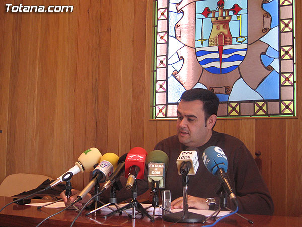 EL PORTAVOZ DEL GRUPO MUNICIPAL POPULAR OFRECIÓ UNA RUEDA DE PRENSA PARA HACER UN BALANCE DEL PLENO ORDINARIO DEL MES DE ENERO, Foto 1