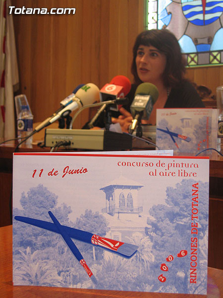 LA CONCEJAL DE CULTURA PRESENTA EL I CONCURSO DE PINTURA AL AIRE LIBRE QUE SE CELEBRARÁ EL DÍA 11 DE JUNIO EN DIFERENTES RINCONES DE TOTANA, Foto 1