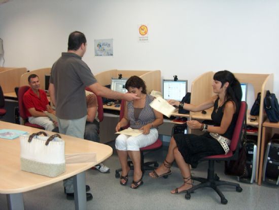 CLAUSURADO EL CURSO DE DISEÑO GRÁFICO PARA DESEMPLEADOS IMPARTIDO EN EL CENTRO DE DESARROLLO LOCAL, Foto 2