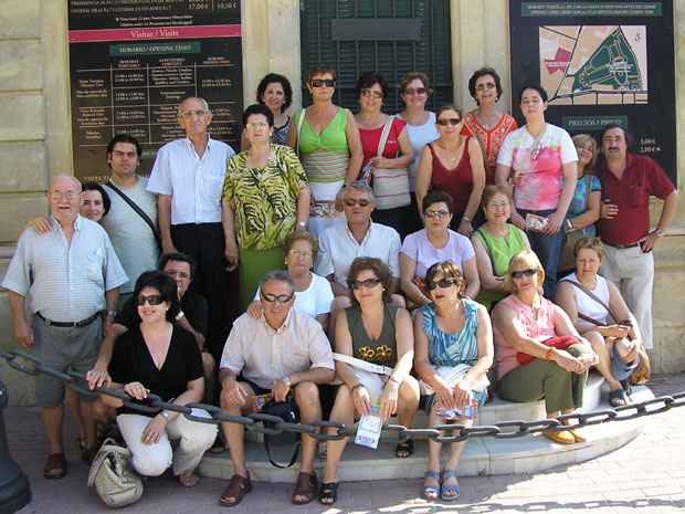 UN GRUPO DE 25 PERSONAS PARTICIPAN EN EL VIAJE A CÁDIZ QUE ORGANIZA LA CONCEJALÍA DE JUVENTUD DENTRO DEL PROGRAMA VERANO JOVEN´2006, Foto 1