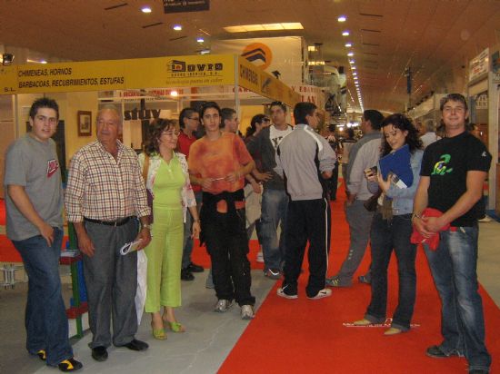 ALUMNOS Y PROFESORES DE LA ESCUELA TALLER SANTA EULALIA REALIZAN UNA VISITA A LA FERIA DE LA CONSTRUCCIÓN EN IFEPA, Foto 1