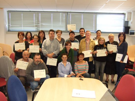 SE CLAUSURA EL CURSO “INTRODUCCIÓN A LA INFORMÁTICA BÁSICA E INTERNET” CON LA ENTREGA DE DIPLOMAS A LOS VEINTE PARTICIPANTES, Foto 1