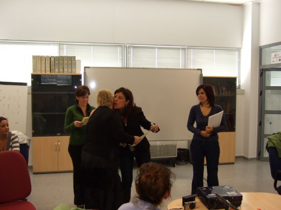 SE CLAUSURA EL CURSO “INTRODUCCIÓN A LA INFORMÁTICA BÁSICA E INTERNET” CON LA ENTREGA DE DIPLOMAS A LOS VEINTE PARTICIPANTES, Foto 2