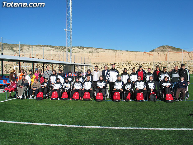 LA CIUDAD DEPORTIVA “SIERRA ESPUÑA” ACOGE LA PRESENTACIÓN DEL CLUB DEPORTIVO “ENTRA EN JUEGO” DEL CENTRO JOSÉ MOYA, EL PRIMERO PARA DISCAPACITADOS DEL MUNICIPIO DE TOTANA, Foto 1
