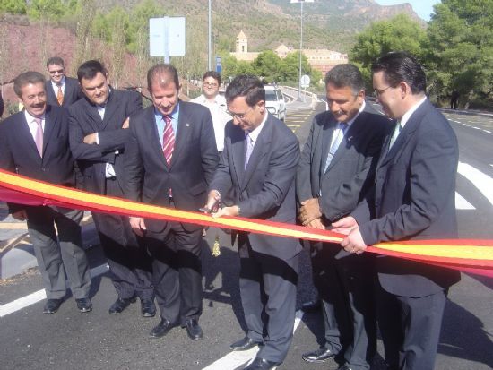 CONSEJERO OBRAS PÚBLICAS Y ALCALDE INAUGURAN ROTONDA ACCESO PARAJE LA SANTA, Y ANUNCIAN COLOCACIÓN PRIMERA PIEDRA VARIANTE NORTE FINALES ESTE MES , Foto 1