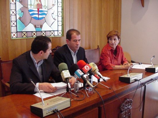 AYUNTAMIENTO Y ASOCIACIÓN DE ARTESANOS SUSCRIBEN CONVENIO PARA FOMENTAR SECTOR MUNICIPIO   , Foto 1