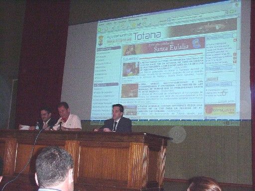 CONCEJALÍA DE NUEVAS TECNOLOGÍAS RENUEVA DISEÑO E IMAGEN DE LA PÁGINA WEB MUNICIPAL CON EL NUEVO DOMINIO WWW.TOTANA.ES; LA CUAL RESULTA MÁS FUNCIONAL, OPERATIVA Y MODERNA, Foto 1