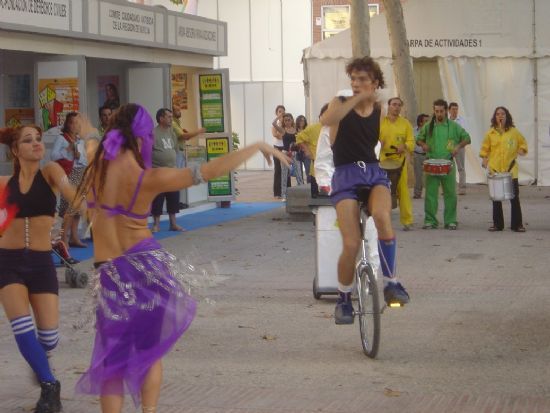 VARIAS ASOCIACIONES Y ENTIDADES JUVENILES DE TOTANA PARTICIPAN EN LA V FERIA REGIONAL ZONA JOVEN´2004 QUE SE CELEBRA EN MURCIA HASTA EL DOMINGO, Foto 1