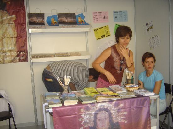 VARIAS ASOCIACIONES Y ENTIDADES JUVENILES DE TOTANA PARTICIPAN EN LA V FERIA REGIONAL ZONA JOVEN´2004 QUE SE CELEBRA EN MURCIA HASTA EL DOMINGO, Foto 2