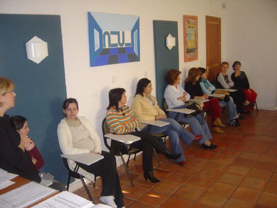 VEINTENA MUJERES PARTICIPAN SEMINARIO SOBRE POLÍTICAS ACTIVAS DE EMPLEO   , Foto 1