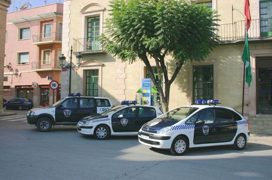 ALCALDE Y CONCEJAL SEGURIDAD ENTREGAN OTRO NUEVO VEHÍCULO AL SARGENTO POLICÍA LOCAL AMPLIAR PARQUE MÓVIL, Foto 3
