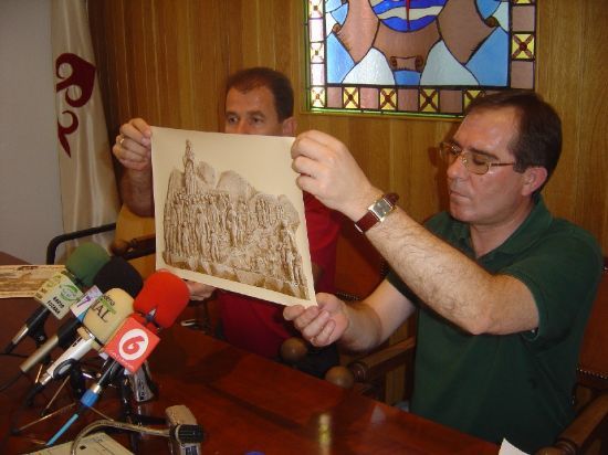 ALCALDE Y PÁRROCO PRESENTAN EL BOCETO DE LOS DOS MONUMENTOS QUE SE INSTALARÁN PARA CONMEMORAR LA CELEBRACIÓN DEL AÑO JUBILAR EULALIENSE , Foto 2