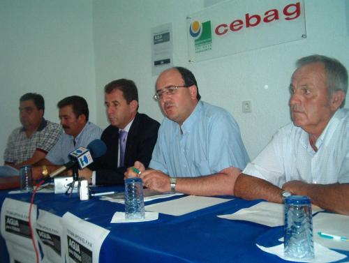 Ayuntamiento y CEBAG impulsan la campaña de recogida de firmas para apoyar la defensa del plan hidrológico nacional, Foto 1