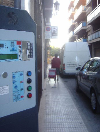 El Ayuntamiento elimina unas 520 plazas de aparcamiento de la ORA y asume la gestión del servicio a partir de Enero de 2004, Foto 1