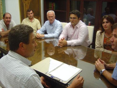 Equipo de gobierno se reúne con junta directiva del cabildo para conocer necesidades e informarle gestiones impulso semana santa, Foto 1