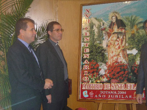 Se presenta el cartel anunciador y programa de actividades del Año Jubilar de Santa Eulalia, que pretende convertirse en el principal atractivo turístico del municipio en el año 2004, Foto 1
