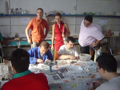 Los treinta alumnos del centro ocupacional “José Moyá Trilla” se beneficiarán este curso 2003/2004 de un programa de atención individualizada, Foto 1