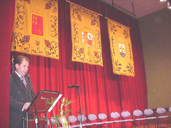 La ciudad de Totana rinde homenaje a los alcaldes y diputados totaneros de la democracia en el acto conmemorativo del XXV  aniversario de la Constitución Española, Foto 1