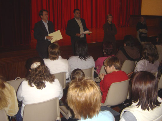 Concejal de Empleo entrega diplomas 53 participantes acciones de orientación profesional, Foto 1