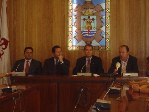 Alcalde y corporación municipal realizan una recepción oficial al club de baloncesto etosa lucentum de la acb que patrocina la empresa constructora totanera, Foto 2