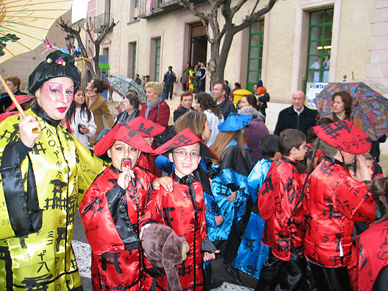 La lluvia no impide que los centros de enseñanza saquen a la calle el Carnaval infantil de Totana , Foto 2