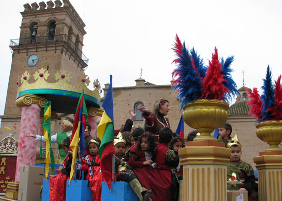 La lluvia no impide que los centros de enseñanza saquen a la calle el Carnaval infantil de Totana , Foto 1