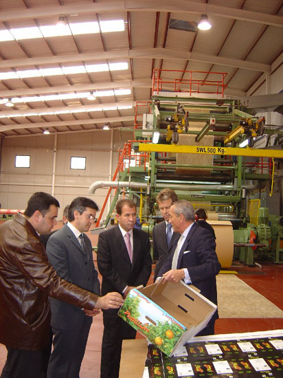 Autoridades municipales visitan factoría producción Kappa Iberoamericana, ubicada en el polígono industrial El Salar , Foto 1