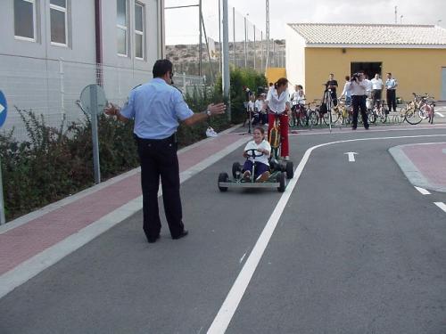 Unos 2.500 escolares participarán en el programa de educación vial correspondiente al curso 2003/2004, Foto 1