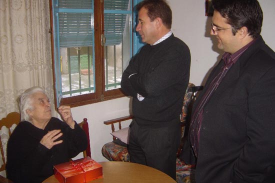 Autoridades municipales y Salus Infirmorum visitan domicilio de varios ancianos del municipio para felicitarles fiestas navideñas, Foto 1