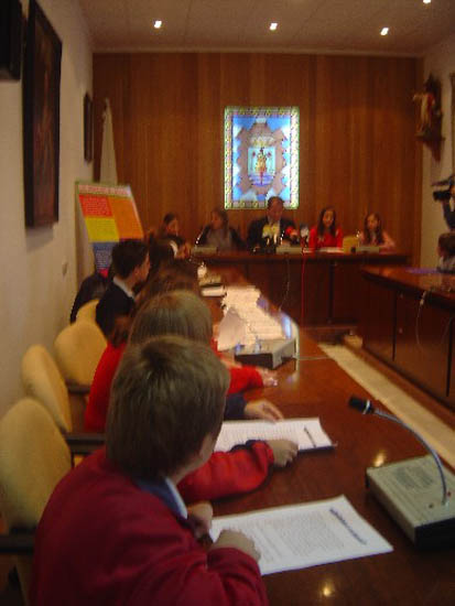 Ayuntamiento celebra un acto con alumnos de diferentes centros enseñanza para conmemorar día internacional de los derechos del niño, Foto 1
