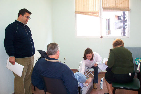 Casi 400 mujeres se realizan densiometrias en las jornadas de puertas abiertas para detectar la osteoporosis organizadas en la tercera edad , Foto 1