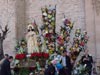 Varios cientos de vecinos participan en la ofrenda floral a la Patrona Santa Eulalia, que pone el punto final al programa de festejos patronales