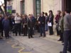 Cerca de un centenar de personas se concentran a las puertas del Ayuntamiento de Totana para conmemorar el da internacional contra la violencia de gnero