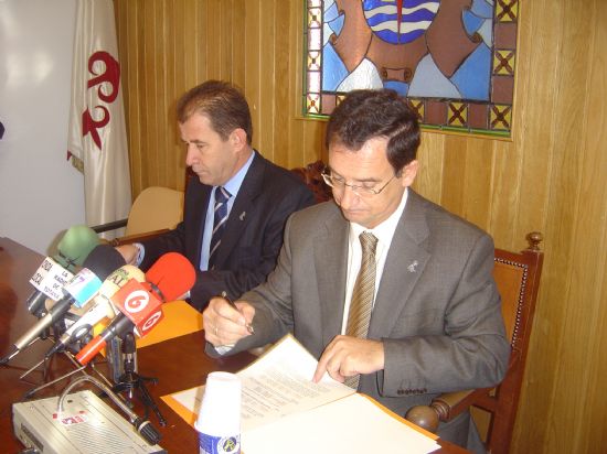 CONSEJERO DE OBRAS PÚBLICAS Y ALCALDE COLOCAN PRIMERA PIEDRA PROYECTO VARIANTE NORTE DE TOTANA, CON UNA LONGITUD DE 5 KILÓMETROS Y UN PRESUPUESTO DE 6,6 MILLONES DE EUROS, Foto 4