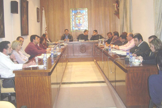 El Pleno aprueba la concesión del Escudo de Oro de la ciudad de Totana a Antonio Garrigues Diaz-Cañabate, Foto 1