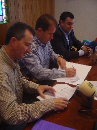 Nueva asociación de taxistas de Totana aglutina a los ocho profesionales con licencia que prestan servicio en el municipio, Foto 1