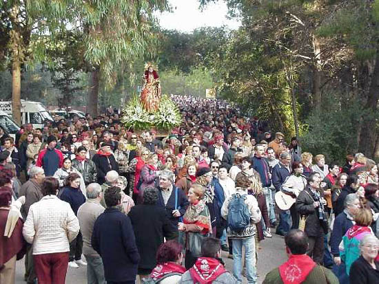 Más de 8.000 personas participan en la romería de la Santa desde su santuario de Sierra Espuña, prolegómeno del comienzo del nuevo Año Jubilar Eulaliense, Foto 1