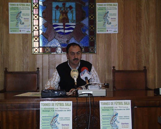 Concejalía deportes organiza torneo benéfico fútbol-sala pabellón de deportes coincidiendo con el año europeo personas con discapacidad, Foto 1