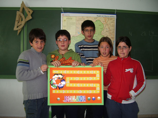 LA CONCEJALA DE EDUCACIN FELICITA AL COLEGIO TIERNO GALVN POR SUS XITOS EN LA CONVOCATORIA DE LOS PREMIOS CONSUMPOLIS QUE OTORGA LA COMUNIDAD AUTNOMA  (2006) - 7