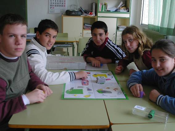 LA CONCEJALÍA DE EDUCACIÓN FELICITA AL COLEGIO “TIERNO GALVÁN” POR SUS ÉXITOS EN LA CONVOCATORIA DE LOS PREMIOS “CONSUMÓPOLIS” QUE OTORGA LA COMUNIDAD AUTÓNOMA  (2006) - 5