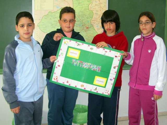 LA CONCEJALA DE EDUCACIN FELICITA AL COLEGIO TIERNO GALVN POR SUS XITOS EN LA CONVOCATORIA DE LOS PREMIOS CONSUMPOLIS QUE OTORGA LA COMUNIDAD AUTNOMA  (2006) - 4