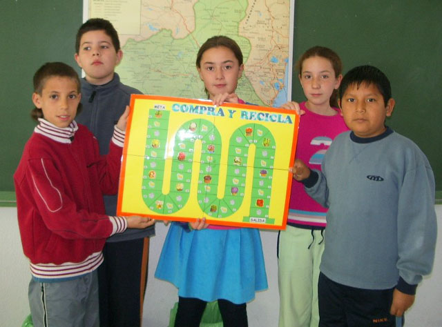 LA CONCEJALÍA DE EDUCACIÓN FELICITA AL COLEGIO “TIERNO GALVÁN” POR SUS ÉXITOS EN LA CONVOCATORIA DE LOS PREMIOS “CONSUMÓPOLIS” QUE OTORGA LA COMUNIDAD AUTÓNOMA  (2006) - 2