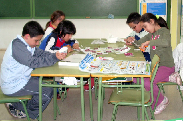 LA CONCEJALA DE EDUCACIN FELICITA AL COLEGIO TIERNO GALVN POR SUS XITOS EN LA CONVOCATORIA DE LOS PREMIOS CONSUMPOLIS QUE OTORGA LA COMUNIDAD AUTNOMA  (2006) - 18